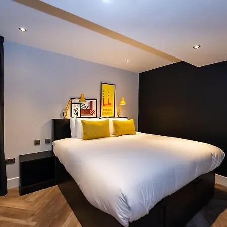 Aparthotel Staycity Castle