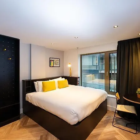 Staycity Castle Aparthotel