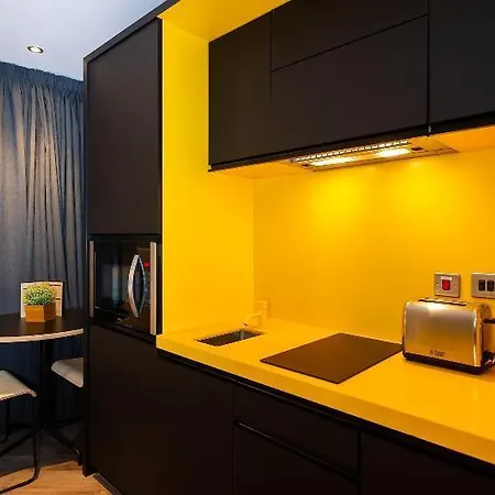 Staycity Castle Aparthotel 4*